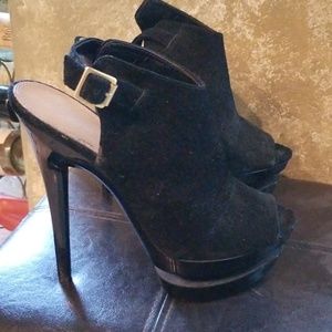 Jessica Simpson pumps